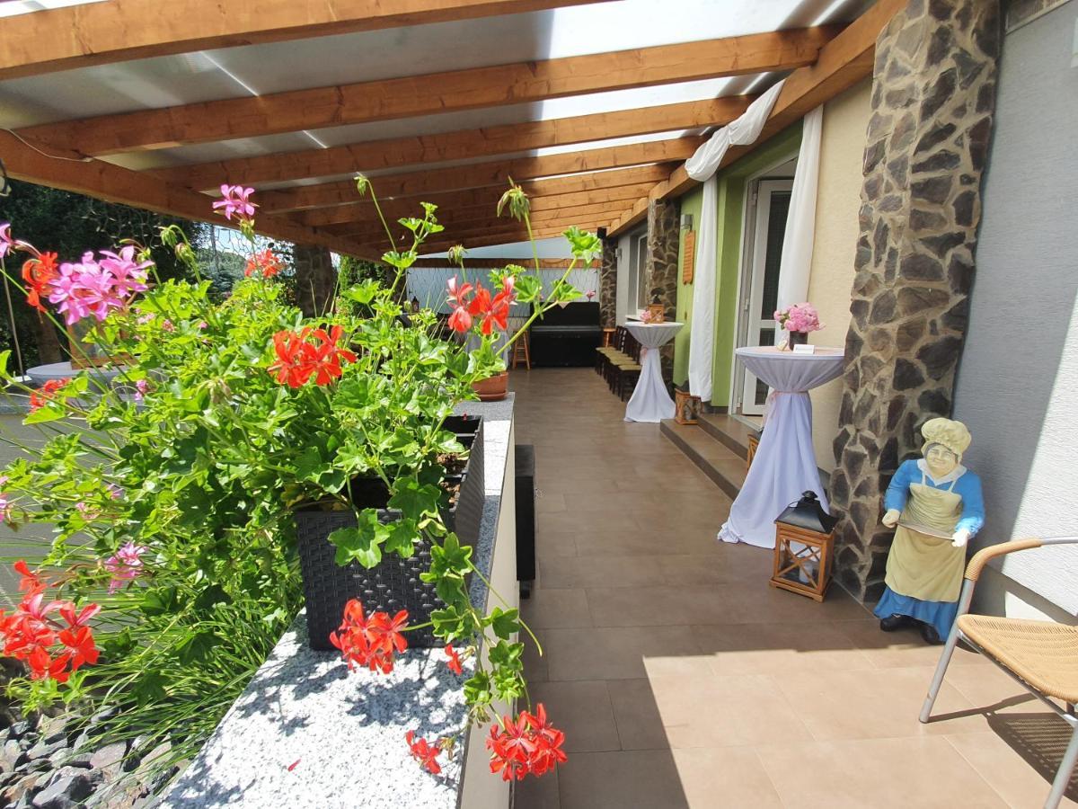 Agropenzion 7Divov Dolna Krupa Exteriör bild