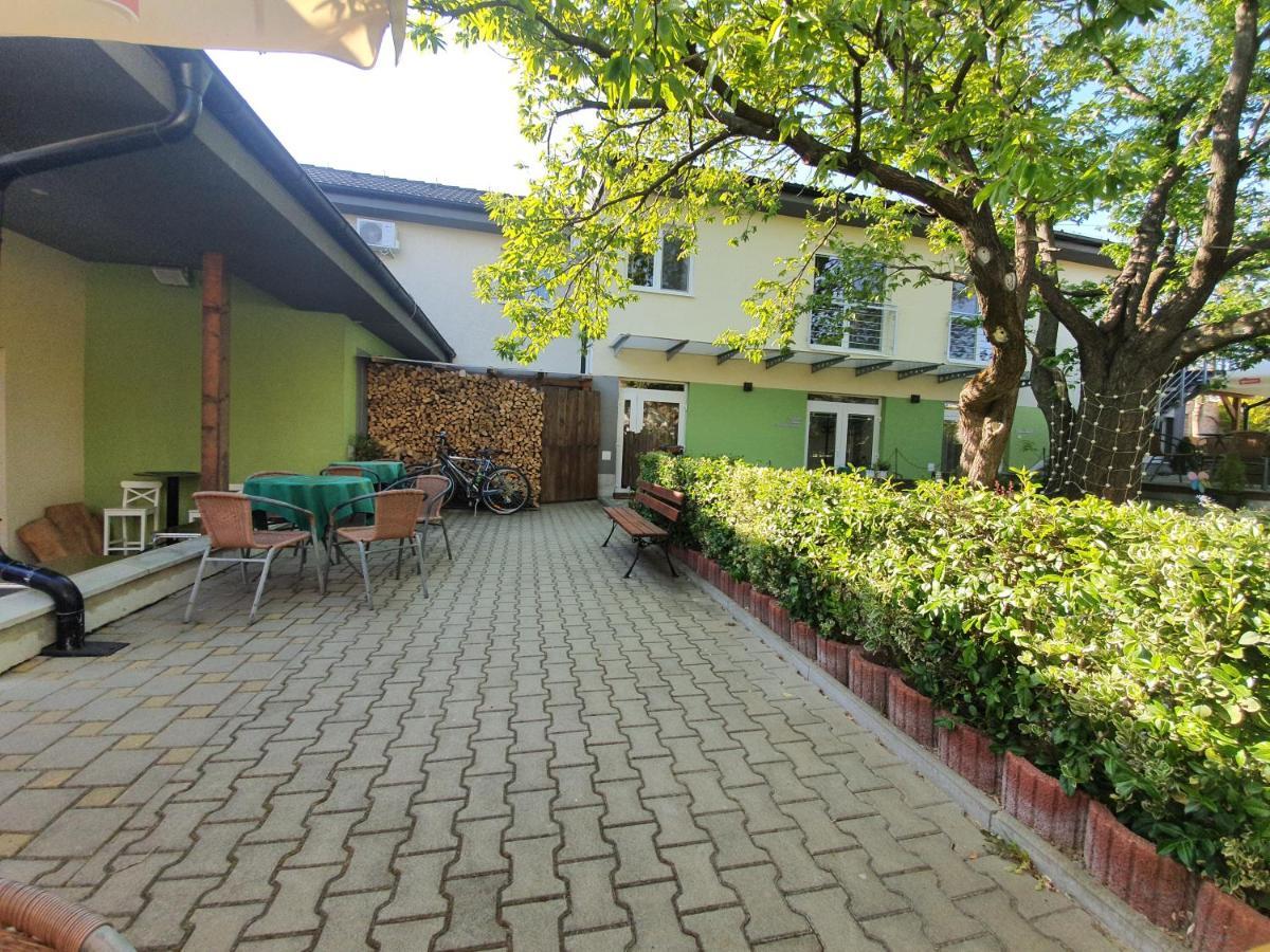 Agropenzion 7Divov Dolna Krupa Exteriör bild