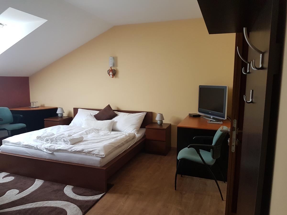 Agropenzion 7Divov Dolna Krupa Exteriör bild