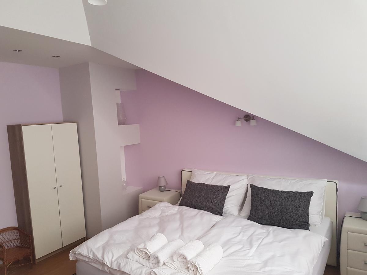 Agropenzion 7Divov Dolna Krupa Exteriör bild