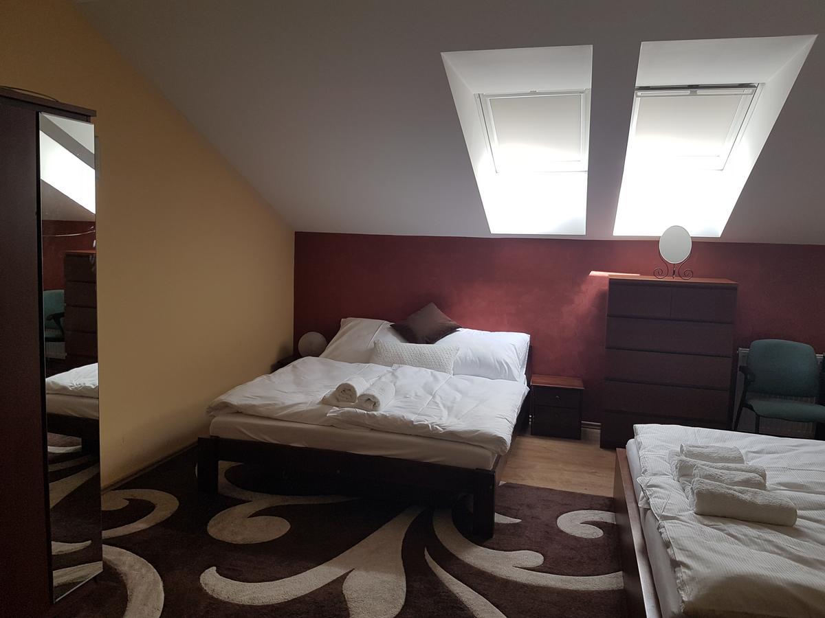 Agropenzion 7Divov Dolna Krupa Exteriör bild