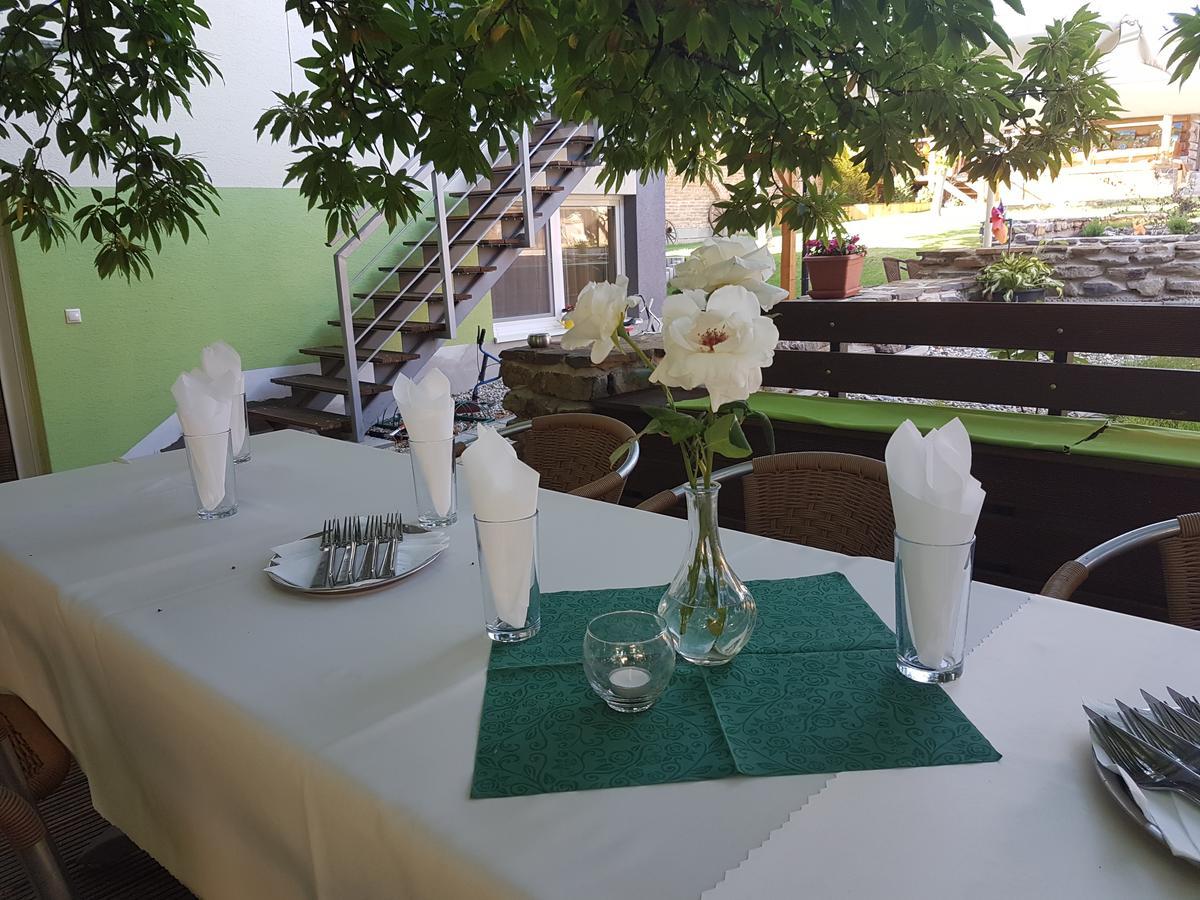 Agropenzion 7Divov Dolna Krupa Exteriör bild