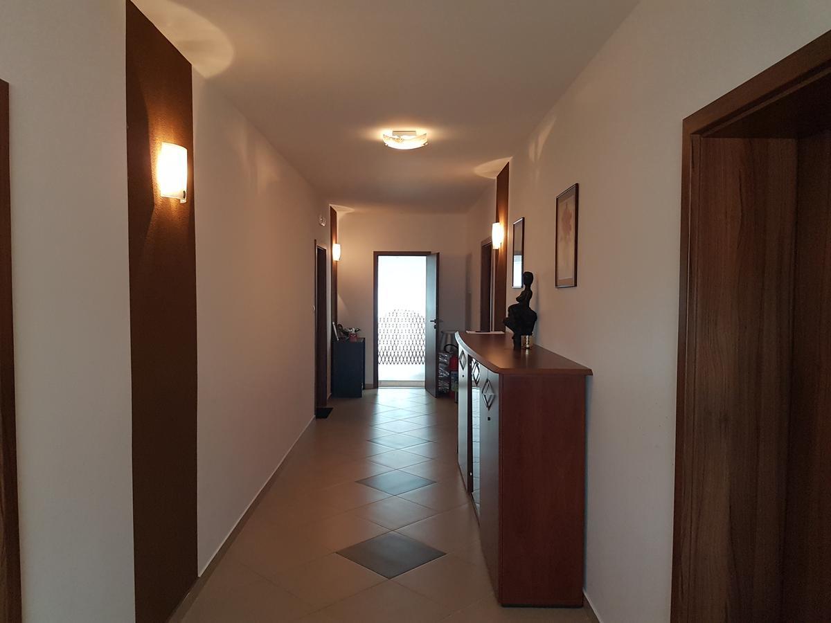 Agropenzion 7Divov Dolna Krupa Exteriör bild