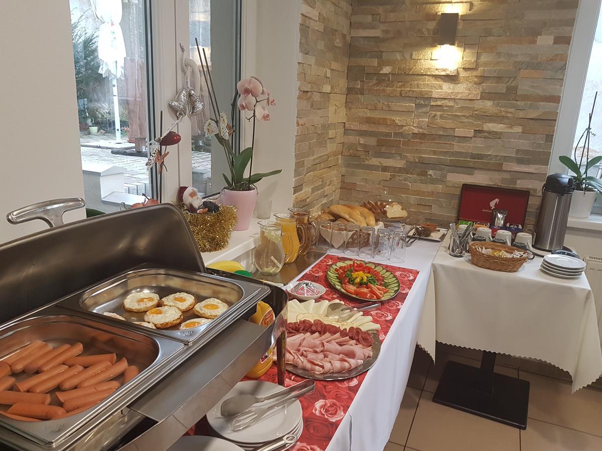 Agropenzion 7Divov Dolna Krupa Exteriör bild