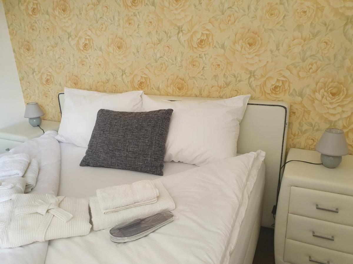 Agropenzion 7Divov Dolna Krupa Exteriör bild